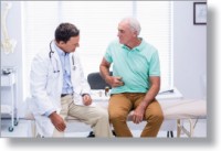 Photo d'un médecin et son patient