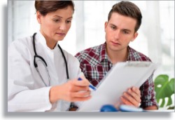 Photo d'un médecin et d'un étudiant